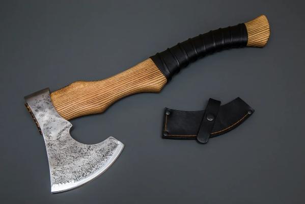 Топор Лесник 4, ст. кован, 9ХС, рукоять из ценных пород дерева ком.