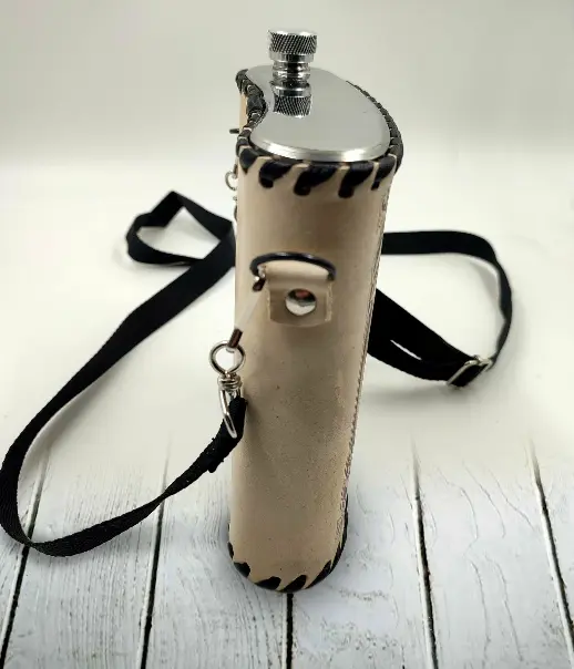 Фляга 501 (белая кожа) 1л